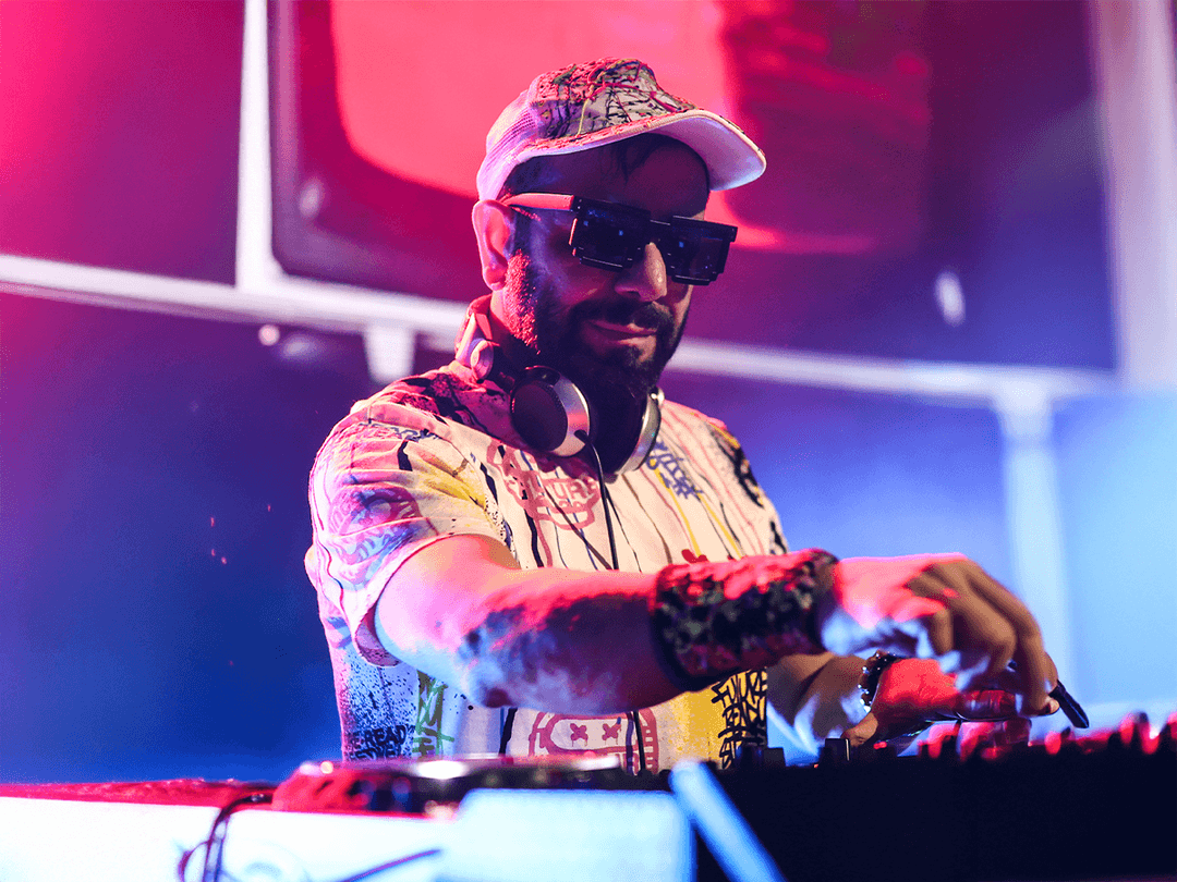 Dj Hakan Küfündür ile 90lar ve 2000ler Türkçe Pop Parti
