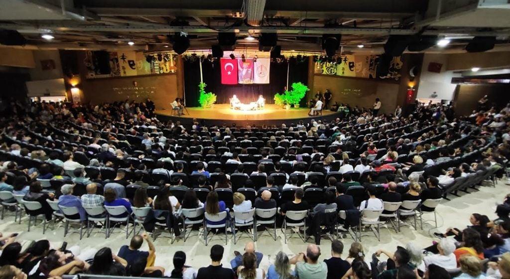 Bostanlı Suat Taşer Tiyatrosu