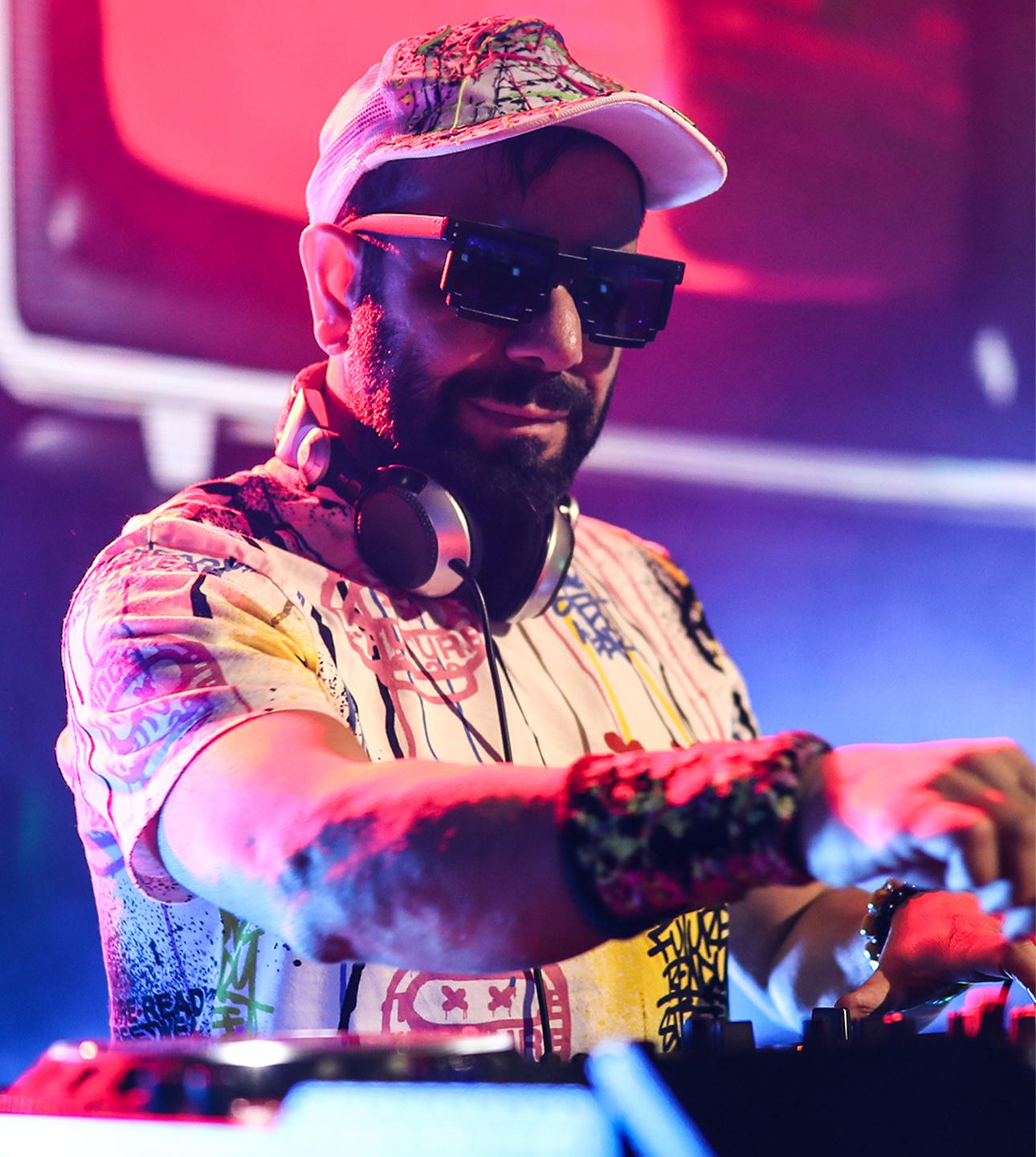 Dj Hakan Küfündür ile 90lar ve 2000ler Türkçe Pop Parti